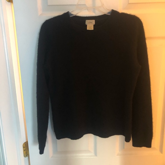 L.L. Bean Sweaters - L.L. Bean Cashmere Women's Black Crewneck Sweater medium